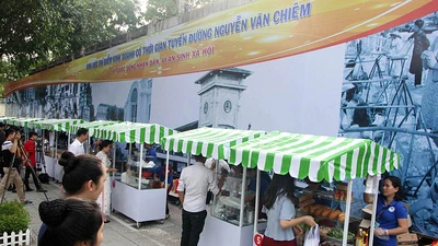 Khai trương phố hàng rong đầu tiên ở TP.HCM 