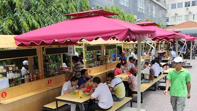 Phố hàng rong thứ hai ở Sài Gòn bán đắt như 'tôm tươi'