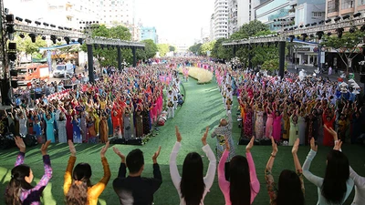 Hơn 100.000 người hưởng ứng Lễ hội áo dài TP.HCM 2018 