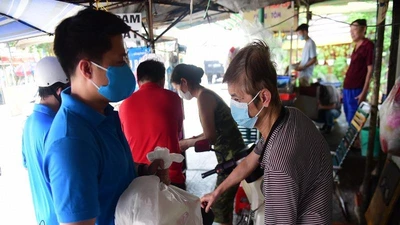 5.000 phần quà đến tay người khó khăn trong mùa dịch COVID-19