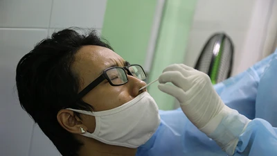 Xem quy trình xét nghiệm COVID-19 cho người về từ Đà Nẵng