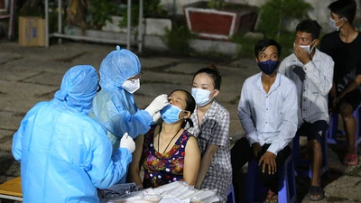 Thần tốc lấy mẫu xét nghiệm COVID 50.000 người ở Gò Vấp 