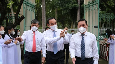 Bí thư Nguyễn Văn Nên dự khai giảng ở ngôi trường cổ nhất Sài Gòn