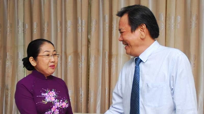 Lãnh đạo Thành ủy chúc mừng báo Pháp Luật TP.HCM