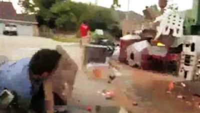 Đang quay clip hấp dẫn bị ô tô phá nát mô hình