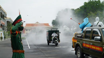 Video: Quân đội huy động hơn 500 lượt xe phun khử khuẩn toàn TP.HCM