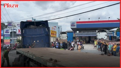 Video: Xe đầu kéo va chạm xe đạp điện, một học sinh lớp 8 tử vong