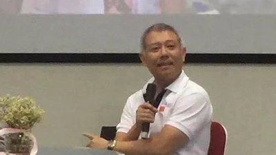 Hiệu phó ĐH Hoa Sen mặc quần cộc dạy học: Lớn chuyện?