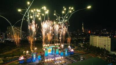 Đại nhạc hội Light Up Viet Nam của VPBank bùng nổ không gian mạng