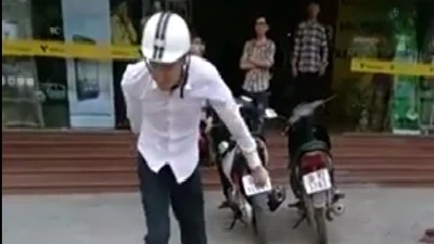 Tạm giam thanh niên không chấp hành hiệu lệnh, hạ gục CSGT trên đường