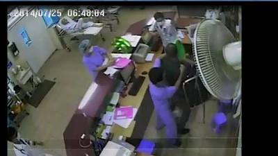 Bác sĩ bệnh viện Bạch Mai bị người nhà bệnh nhân hành hung