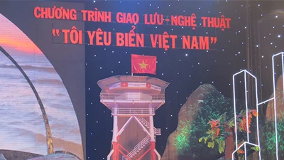 Tặng 600 triệu đồng cho gia đình cán bộ Kiểm ngư, Cảnh sát Biển, ngư dân