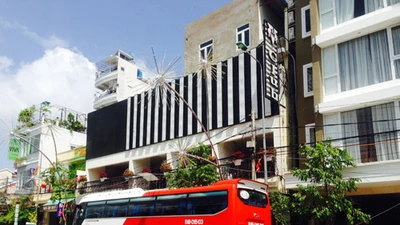 Cảnh sát 113 nổ 5 phát súng chỉ thiên yêu cầu bảo vệ vũ trường mở cửa 