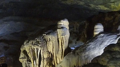 Những hình thù kỳ lạ ở động Thiên Đường