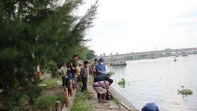 Phát hiện thi thể cô gái trẻ trôi trên sông Sài Gòn