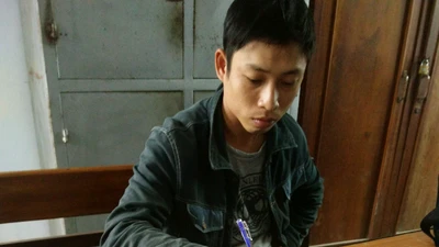 Bán ma túy trong tiệm Internet