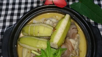 Thèm sao nồi giò heo hầm chuối chát của mẹ