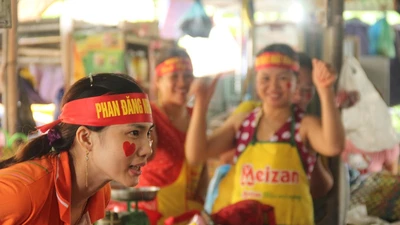 Tiểu thương nghỉ bán thuê tivi xem chung kết Olympia