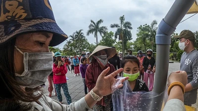 Sau lần đầu vỡ trận, 'ATM gạo' tại Huế đi vào hoạt động