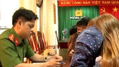 Huế: Bắt quả tang 3 đôi nam nữ mua bán dâm trong nhà nghỉ