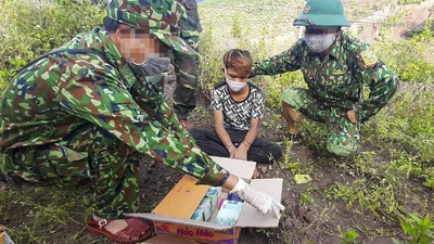 Bắt thanh niên 16 tuổi trong đường dây ma túy về từ Lào
