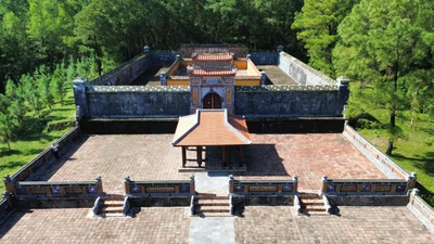 TP Huế yêu cầu tháo dỡ công trình lạ tại di tích lăng vua Thiệu Trị sau Tết