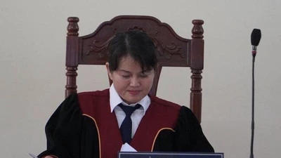 Thầy cho trò diễn cảnh nóng đòi bồi thường 135,9 triệu 