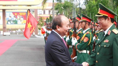 Thủ tướng thăm, làm việc với Quân khu 5