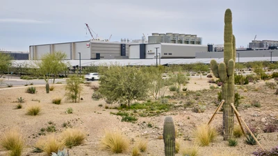 Apple đang toan tính điều gì khi mua 100 triệu chip tại Mỹ?