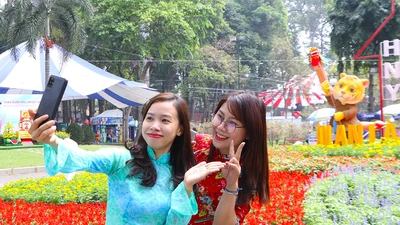 Video: Sắc hoa rực rỡ tại Hội hoa xuân lớn nhất TP.HCM