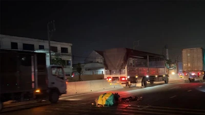 Video: Tông vào đuôi container, người đàn ông chết tại chỗ