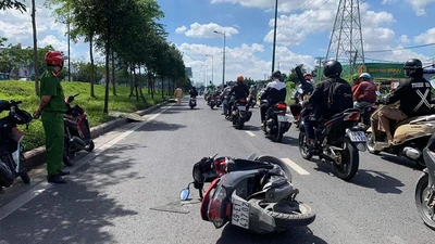 Video: 2 xe máy tông nhau, một người chết, một người bị thương