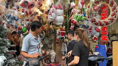 Video: Cuối tuần đi chợ Giáng sinh lớn nhất TP.HCM