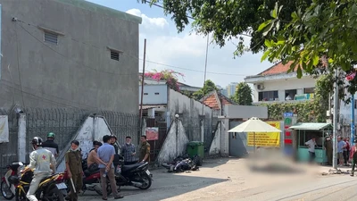 Video: Sau cuộc nhậu cuối năm, thanh niên chạy xe tông cột đèn chết tại chỗ