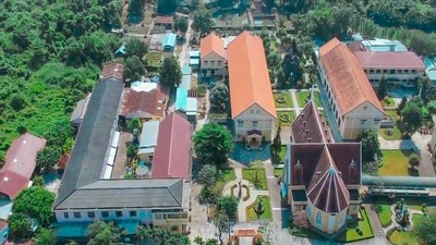 Vẻ đẹp của nhà thờ, nhà dòng gần 180 tuổi tại Thủ Thiêm 