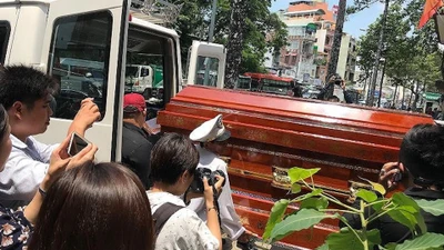 Người nhà đưa thi thể 2 'hiệp sĩ' về quê mai táng