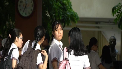 Thí sinh tự tin bước vào thi môn văn 