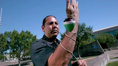 Màn biểu diễn con quay hút mắt người xem 