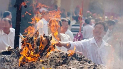 Đốt vàng mã tràn lan, lãng phí và tiềm ẩn nhiều nguy cơ