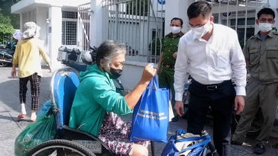 ATM gạo nghĩa tình: Hơn 10 tấn gạo cho người dân nghèo