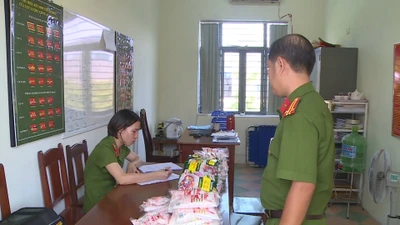Phát hiện cơ sở sản xuất hơn 1.200 gói bột nêm giả ở Đà Nẵng