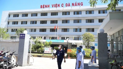Bệnh viện C Đà Nẵng phân luồng đón bệnh nhân