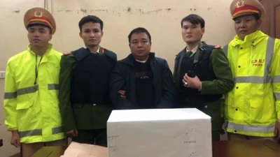 Video: Bắt đối tượng vận chuyển 19 bánh heroin đi tiêu thụ