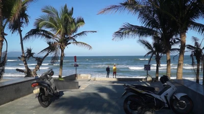 Video: Bờ biển Đà Nẵng sạt lở nghiêm trọng