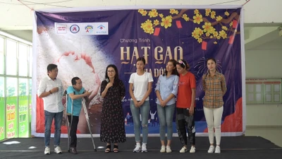 Video: Nghệ sĩ mang Tết đến với trẻ bị ảnh hưởng bởi HIV/AIDS