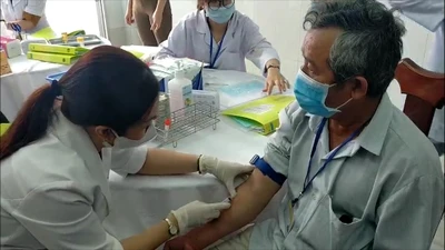 Video: 560 người được tiêm thử nghiệm vaccine COVID-19 đợt 2