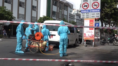 Video: Phong tỏa một tuyến đường ở Đà Nẵng