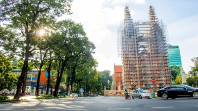 Video: Đường phố Sài Gòn vắng vẻ trước giờ giãn cách