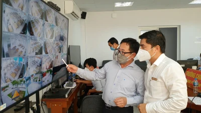 Video: Vợ chồng BS gửi 2 con nhỏ cho ông ngoại để đi chống dịch COVID-19