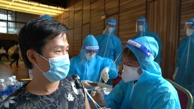 Video: Người nước ngoài nói gì khi được tiêm vaccine COVID-19